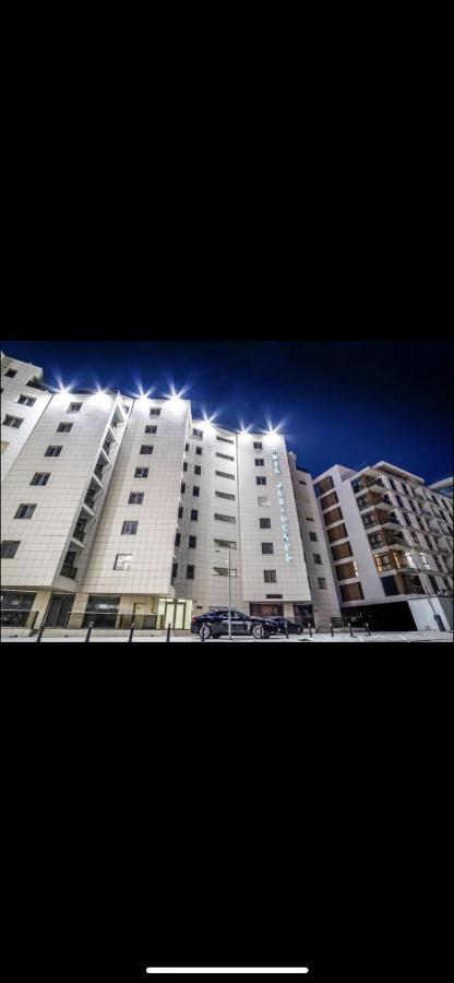 Premier By Twin * Mamaia
